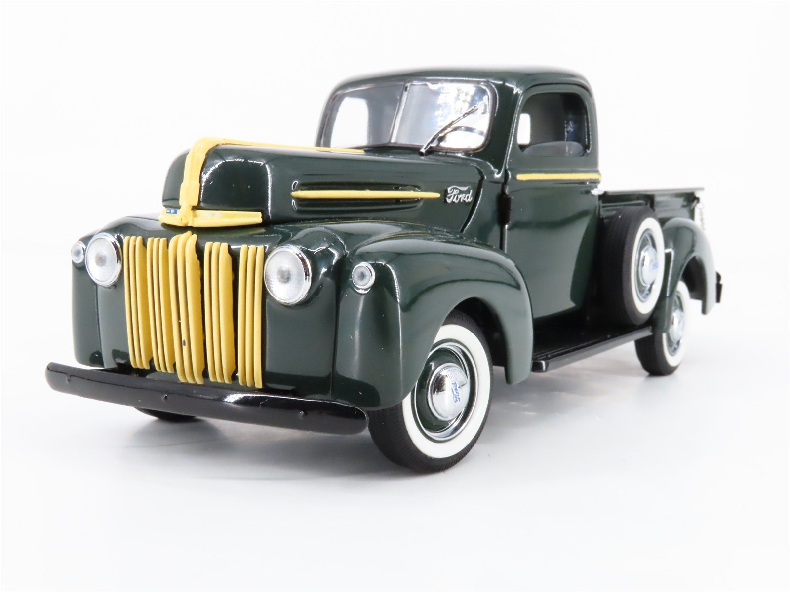 1:24 Scale Danbury Mint Die-Cast 1942 Ford Pickup Truck
