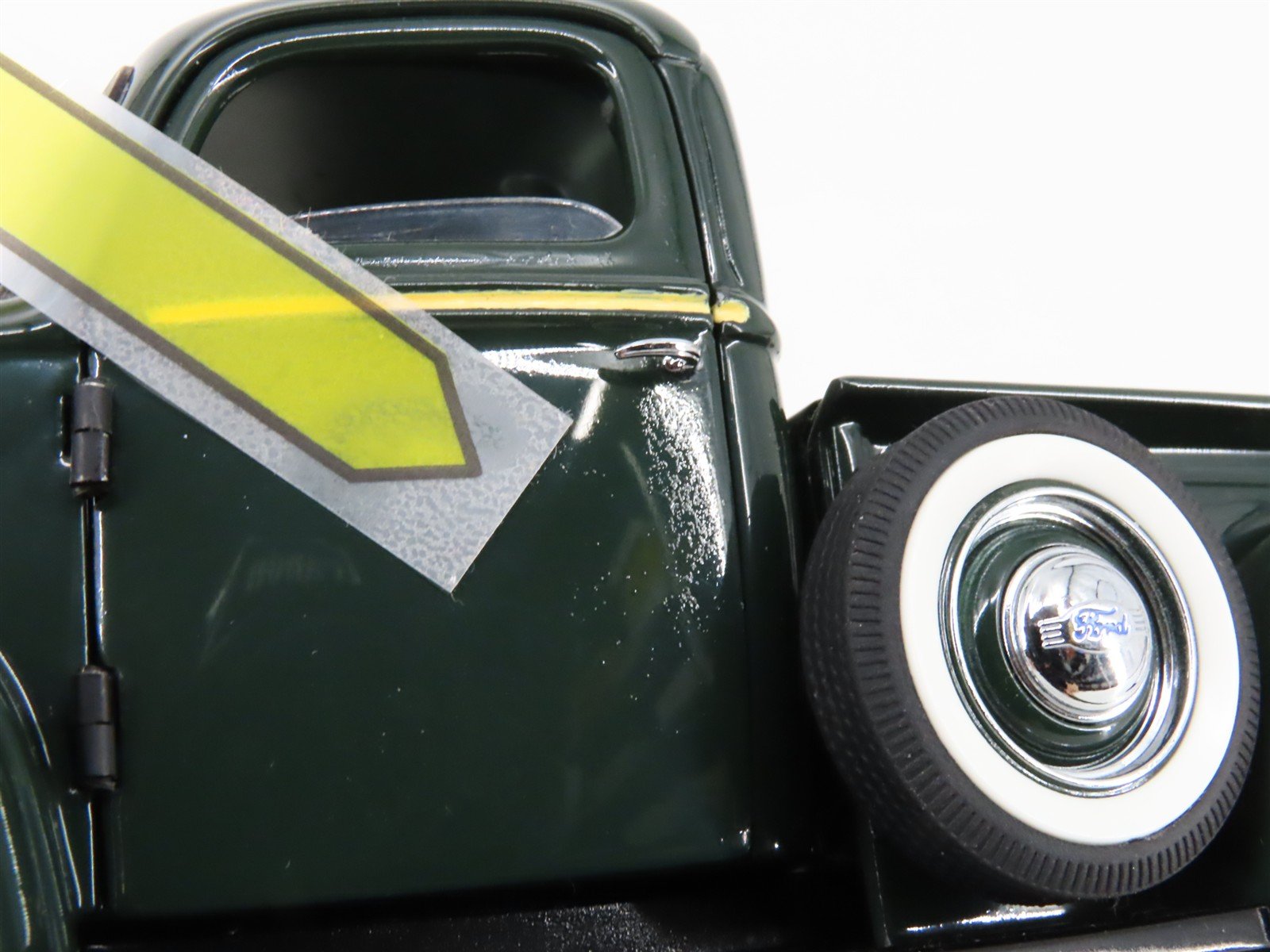 1:24 Scale Danbury Mint Die-Cast 1942 Ford Pickup Truck