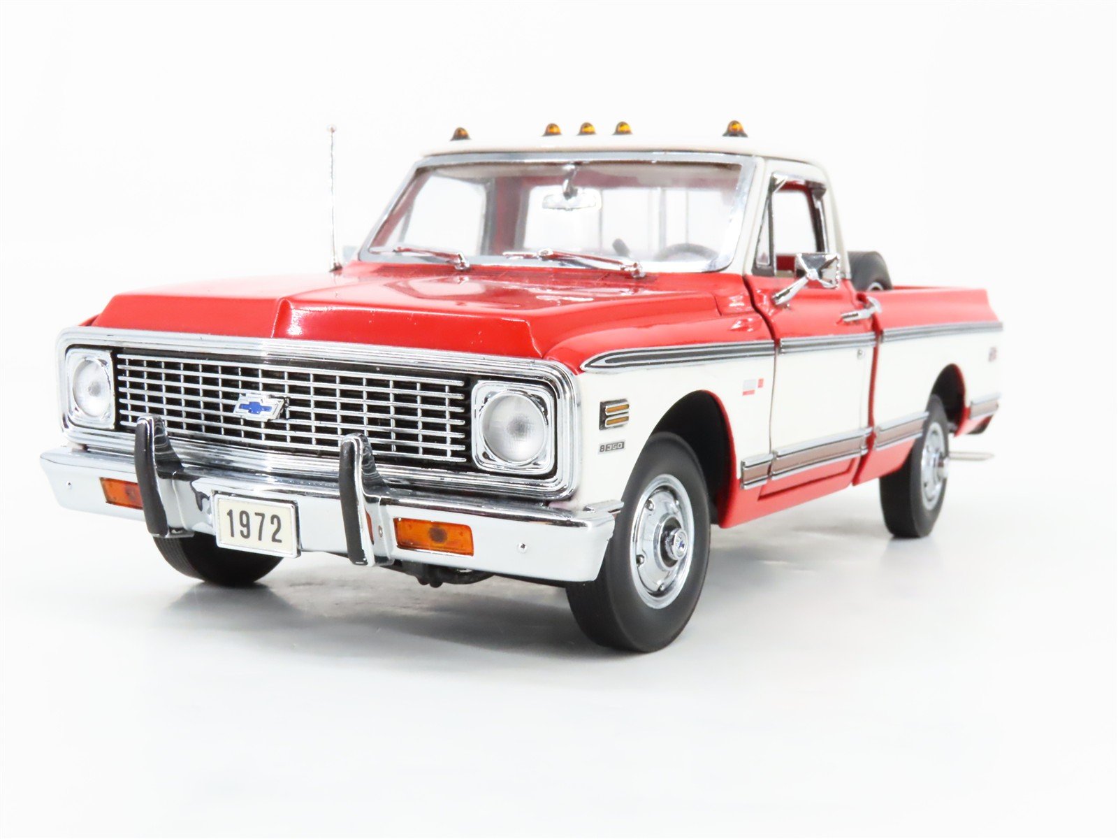 1:24 Scale Danbury Mint Die-Cast 1972 Chevrolet Cheyenne Pickup Truck