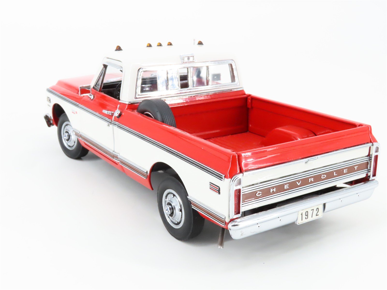 1:24 Scale Danbury Mint Die-Cast 1972 Chevrolet Cheyenne Pickup Truck