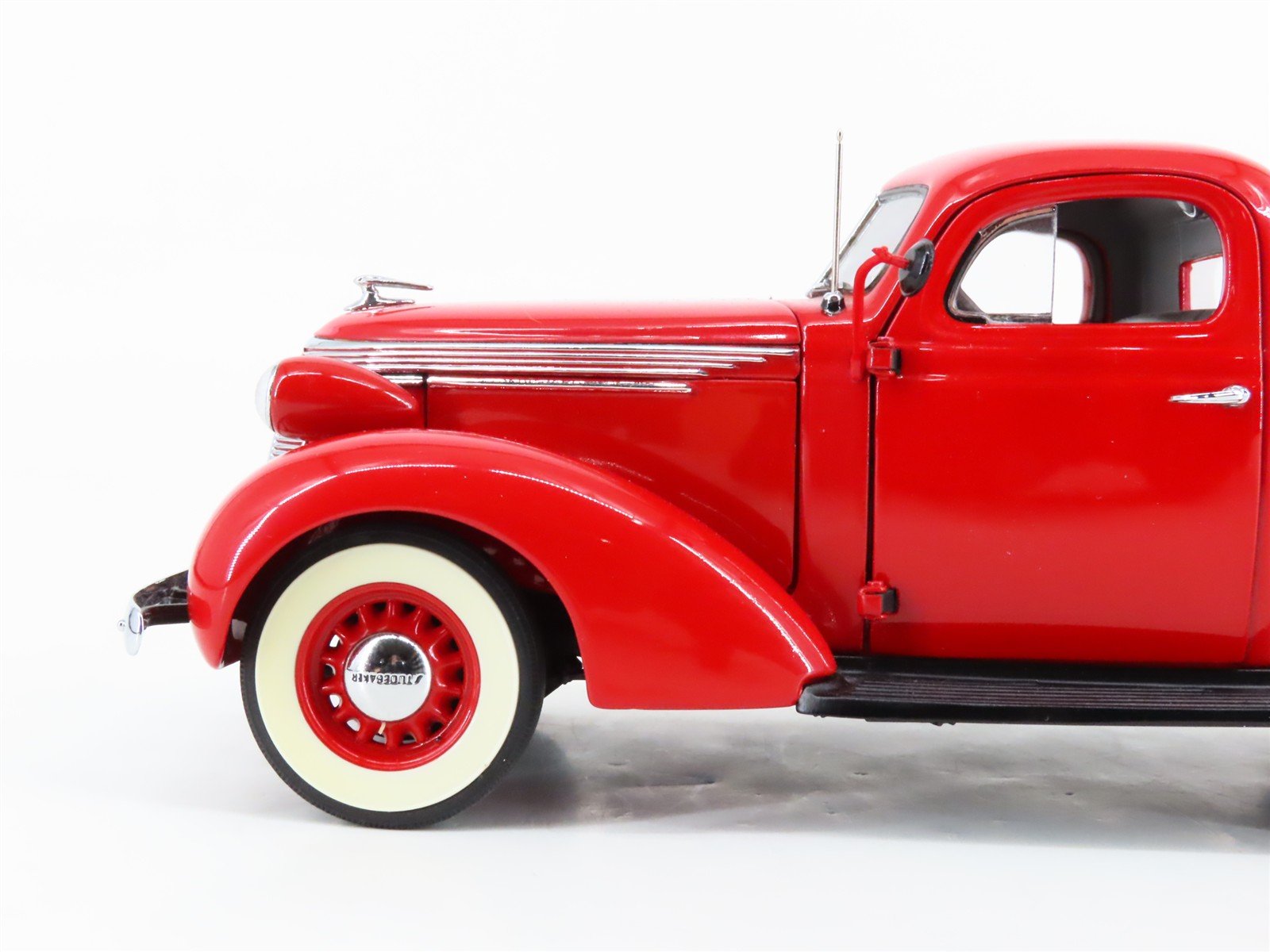 1:24 Scale Danbury Mint Die-Cast 1937 Studebaker Pickup Truck