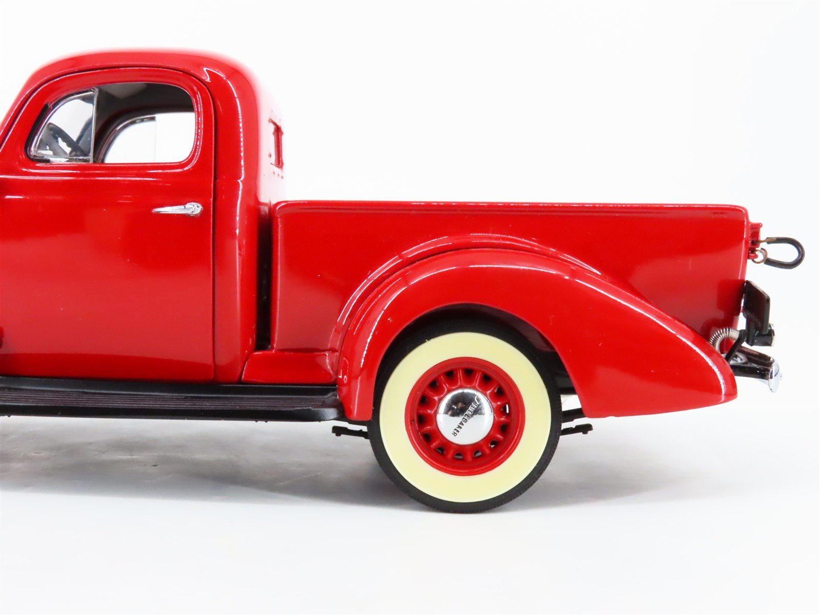 1:24 Scale Danbury Mint Die-Cast 1937 Studebaker Pickup Truck