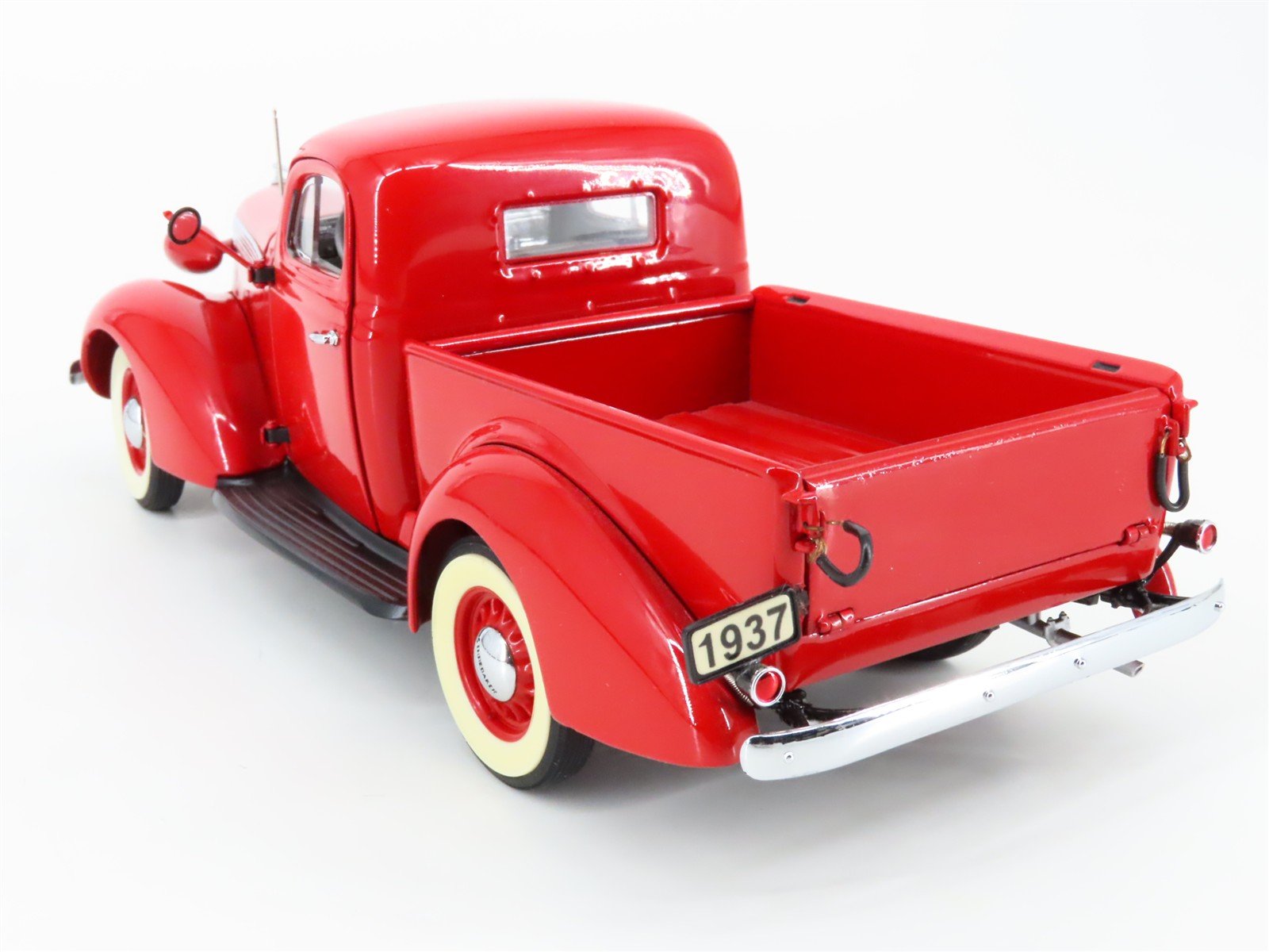 1:24 Scale Danbury Mint Die-Cast 1937 Studebaker Pickup Truck