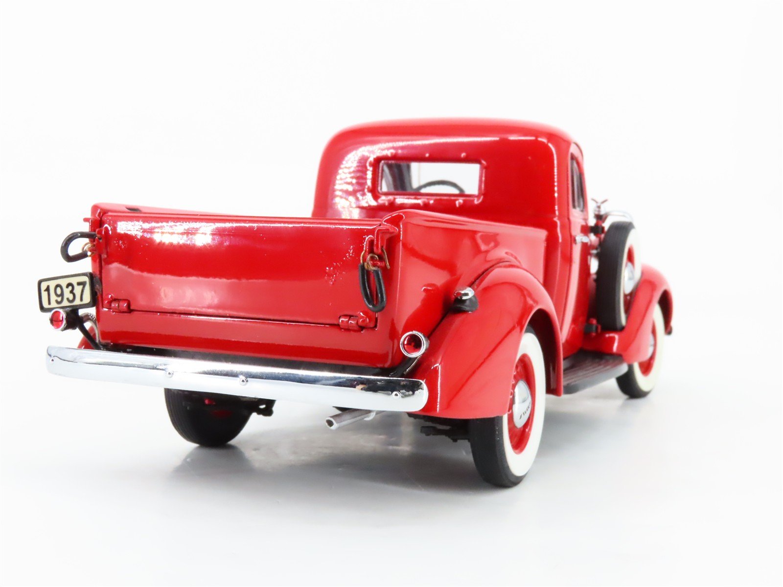 1:24 Scale Danbury Mint Die-Cast 1937 Studebaker Pickup Truck