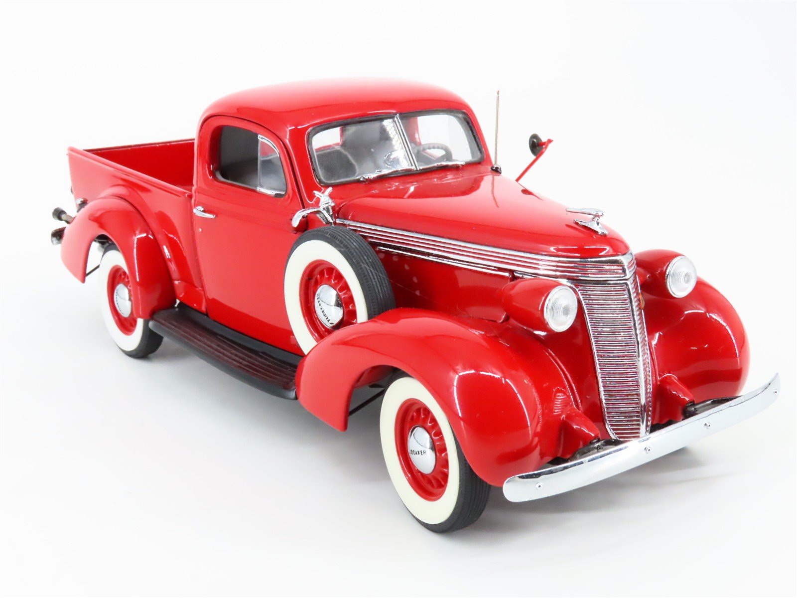 1:24 Scale Danbury Mint Die-Cast 1937 Studebaker Pickup Truck