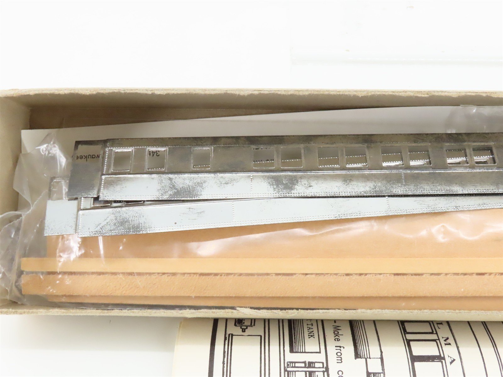 HO Scale Walthers Kit 6607 Wood & Metal Pullman 80' Passenger Car