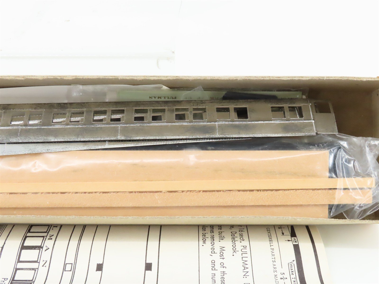 HO Scale Walthers Kit 6607 Wood & Metal Pullman 80' Passenger Car