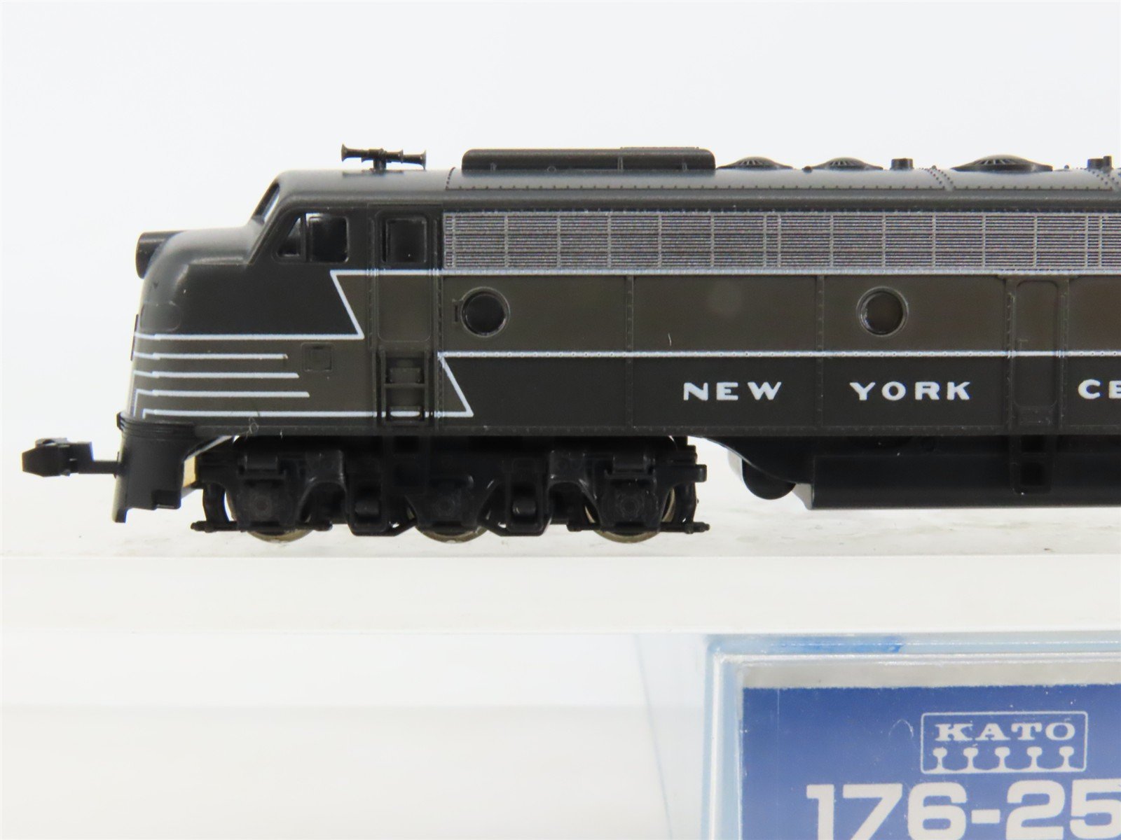 N Scale KATO 176-253 NYC New York Central EMD E8/9A Diesel Locomotive #4049
