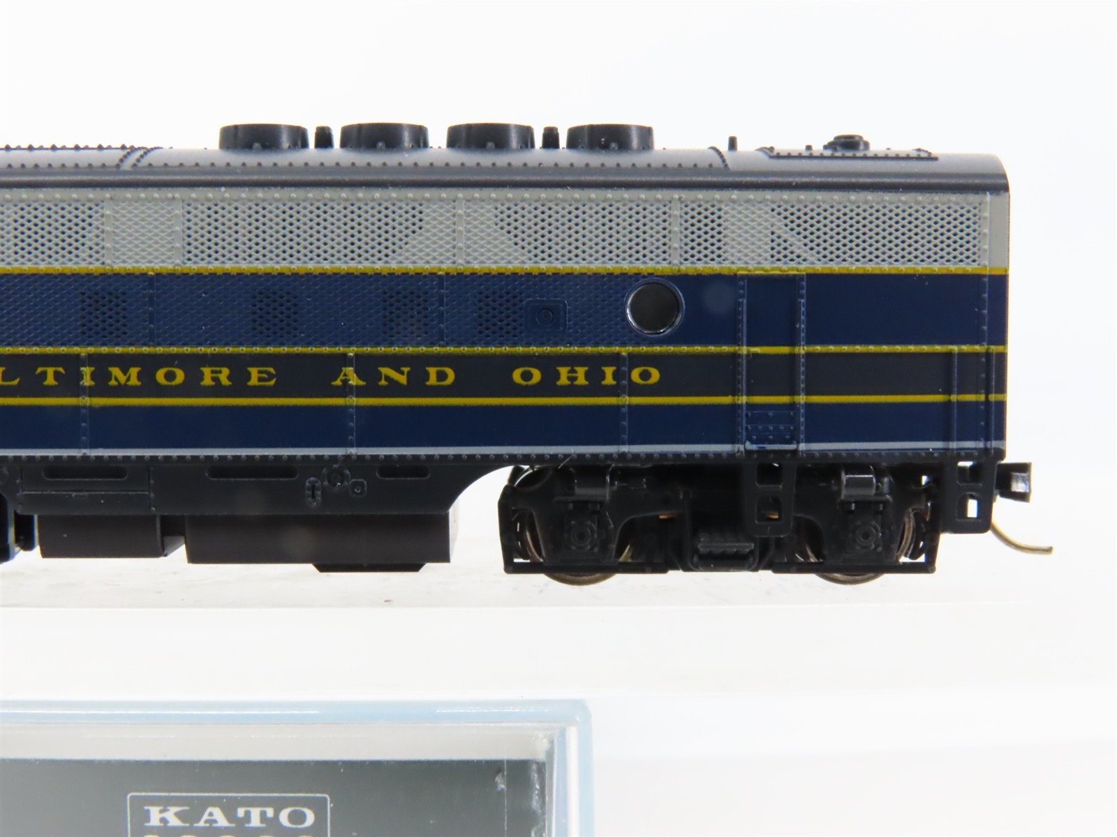N Scale KATO 176-184 B&O Baltimore & Ohio EMD F3A Ph. 2 Diesel Locomotive #84