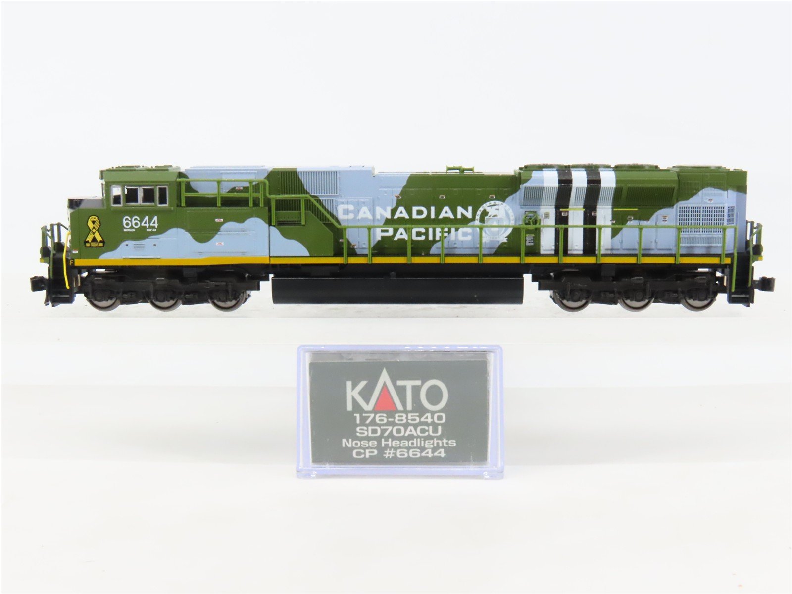 N Scale Kato 176-8540 CP Canadian Pacific Military Heritage SD70ACU Diesel #6644