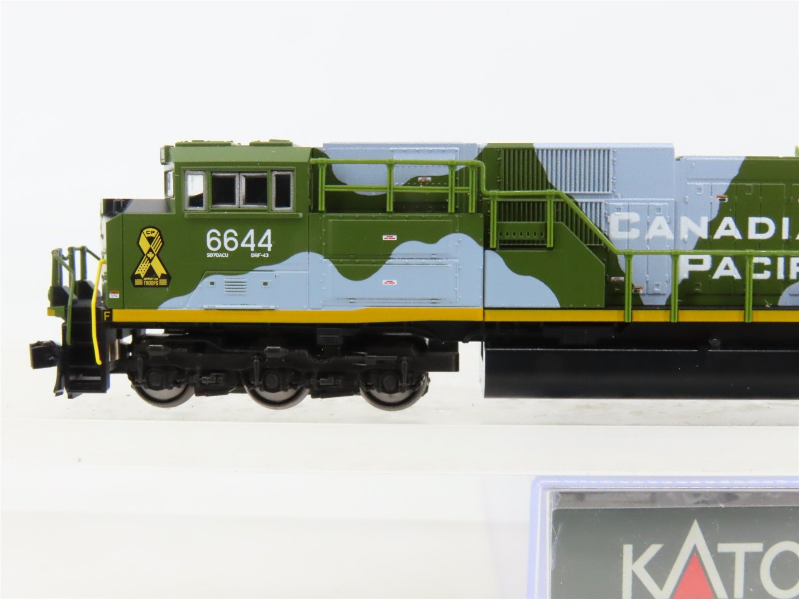 N Scale Kato 176-8540 CP Canadian Pacific Military Heritage SD70ACU Diesel #6644