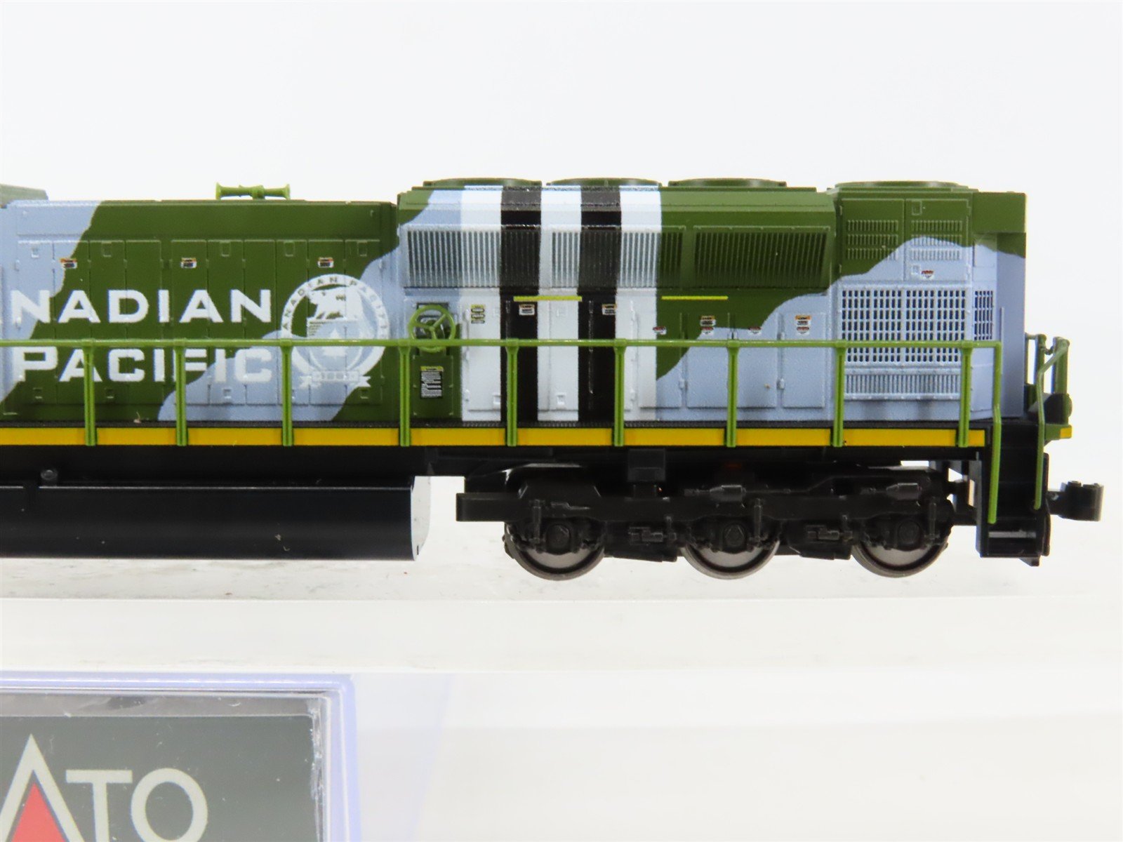 N Scale Kato 176-8540 CP Canadian Pacific Military Heritage SD70ACU Diesel #6644