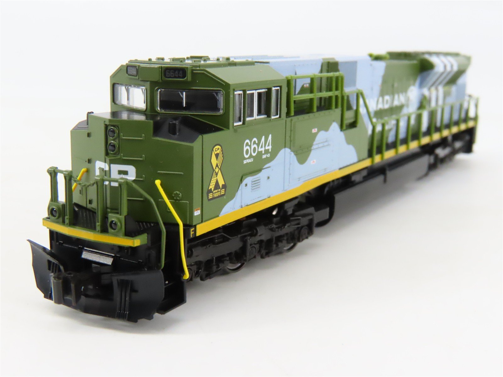 N Scale Kato 176-8540 CP Canadian Pacific Military Heritage SD70ACU Diesel #6644