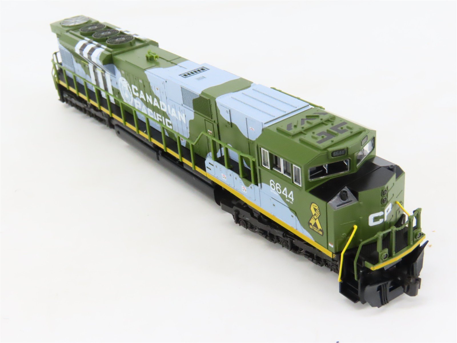 N Scale Kato 176-8540 CP Canadian Pacific Military Heritage SD70ACU Diesel #6644