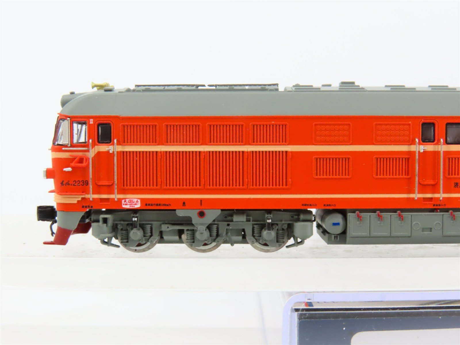 N Scale Changming DF4B Diesel Locomotive #2239