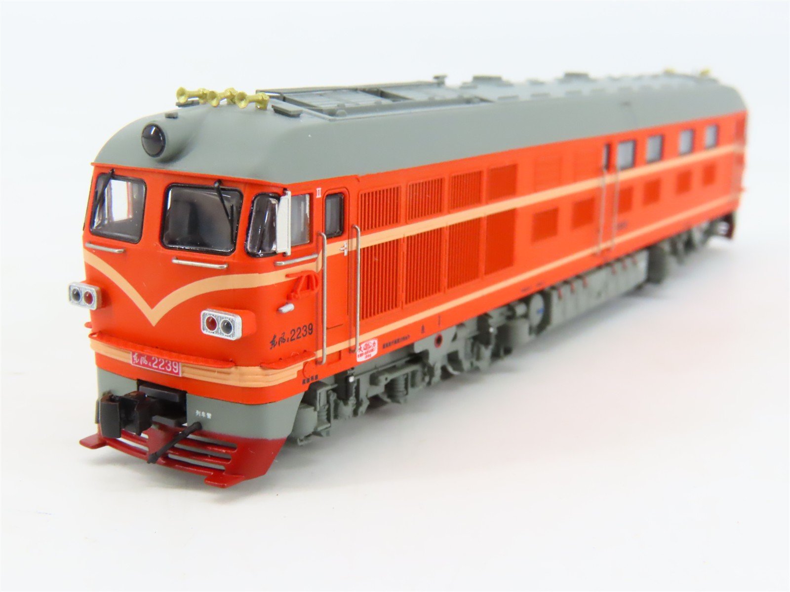 N Scale Changming DF4B Diesel Locomotive #2239