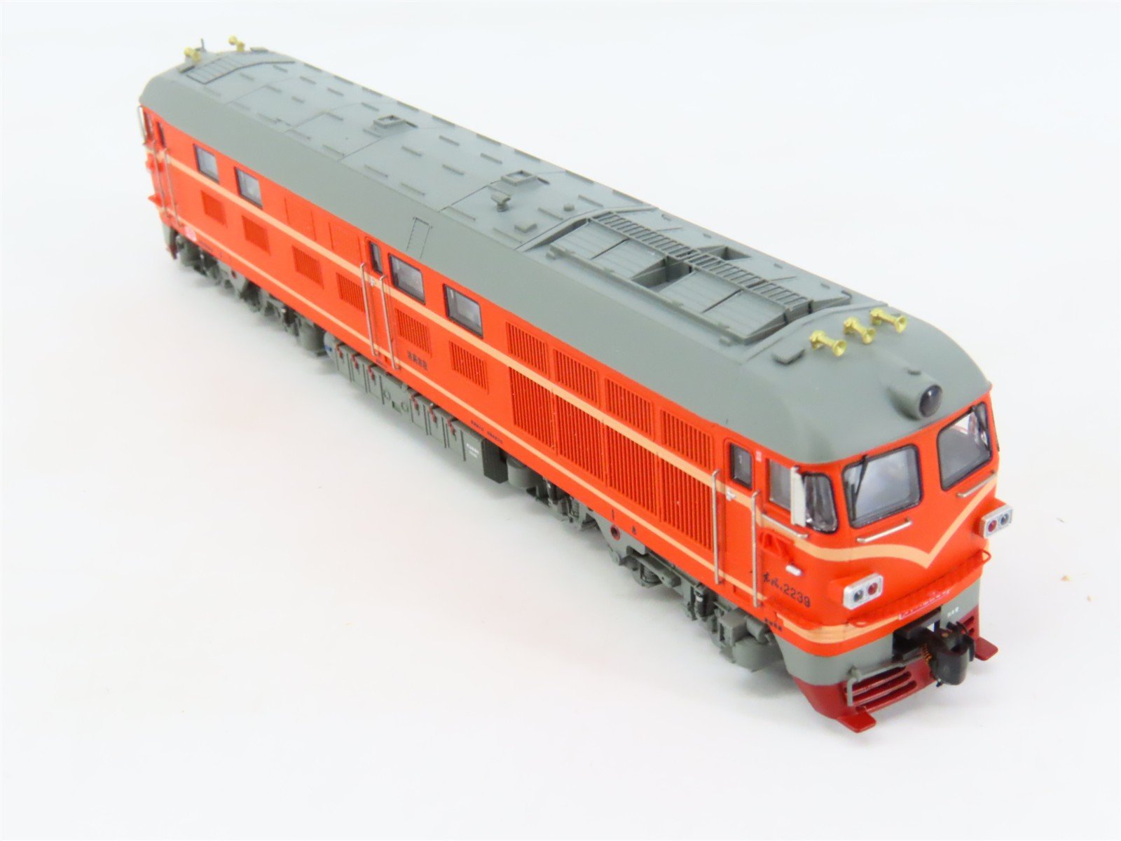 N Scale Changming DF4B Diesel Locomotive #2239