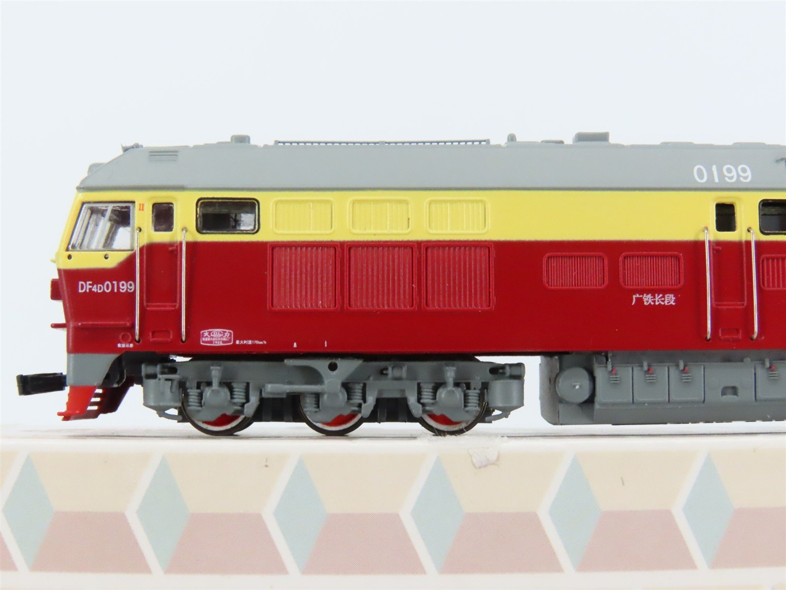 N Scale Minitown 10002 C64/C64K Type Diesel Locomotive & 8 Gondola Set