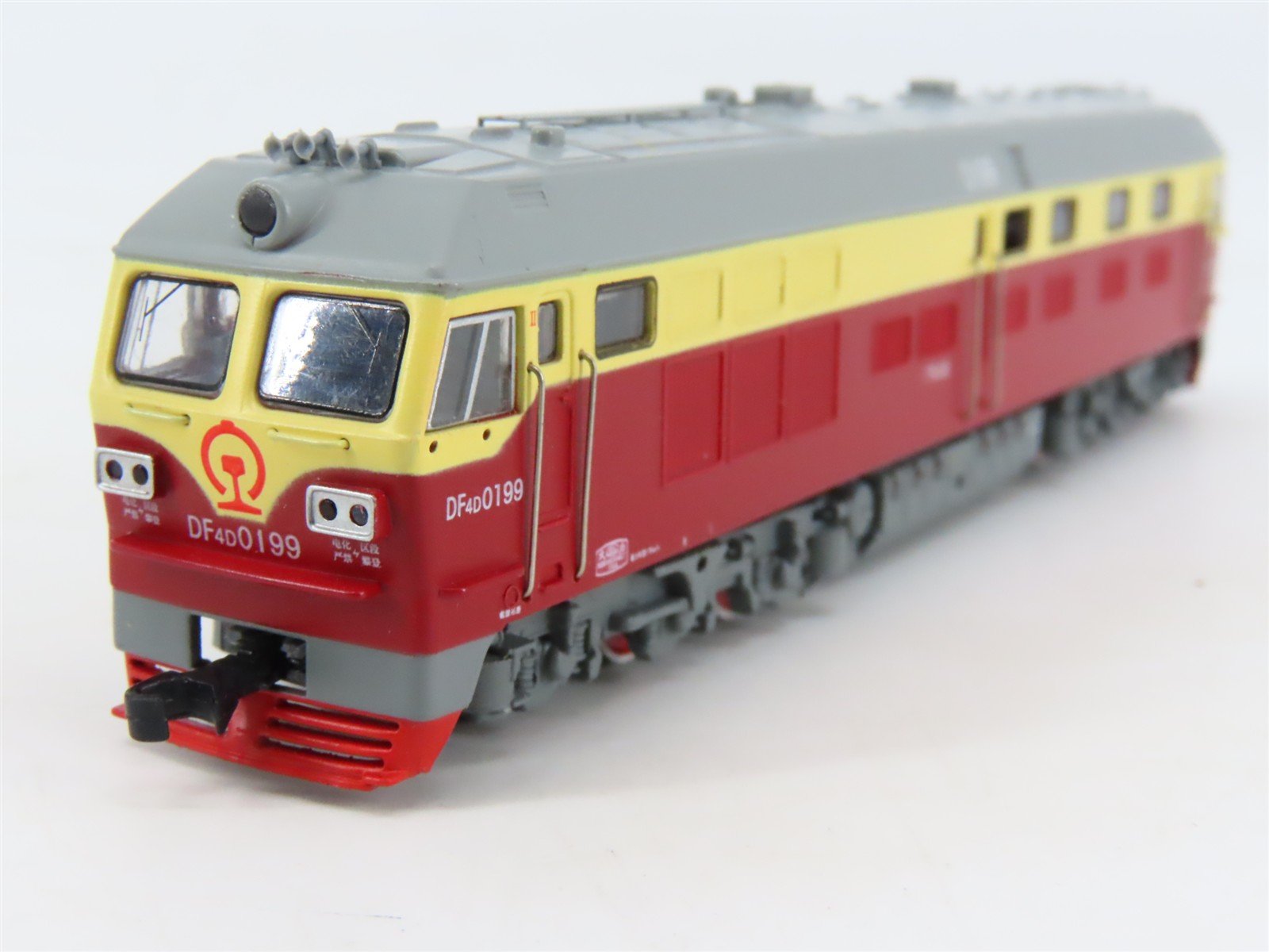 N Scale Minitown 10002 C64/C64K Type Diesel Locomotive & 8 Gondola Set