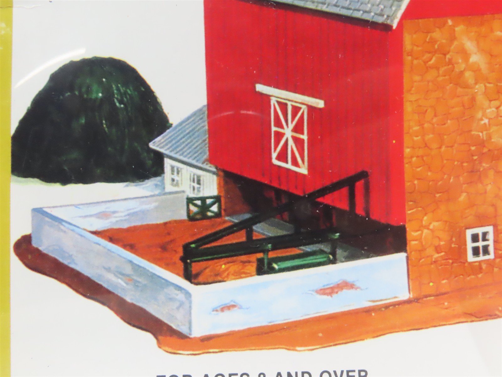 N Scale Model Power 1517 Barn, Silo & Chicken Coop Building Kit SEALED
