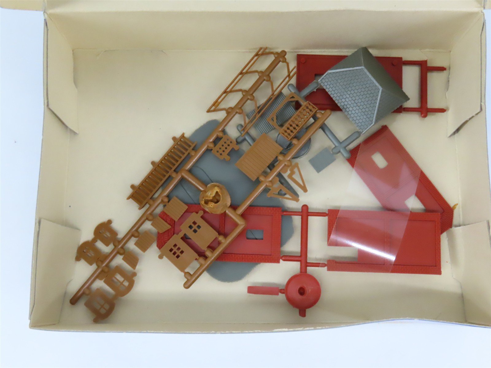 N Scale Pola N214 Supercolor Junction Tower Building Kit