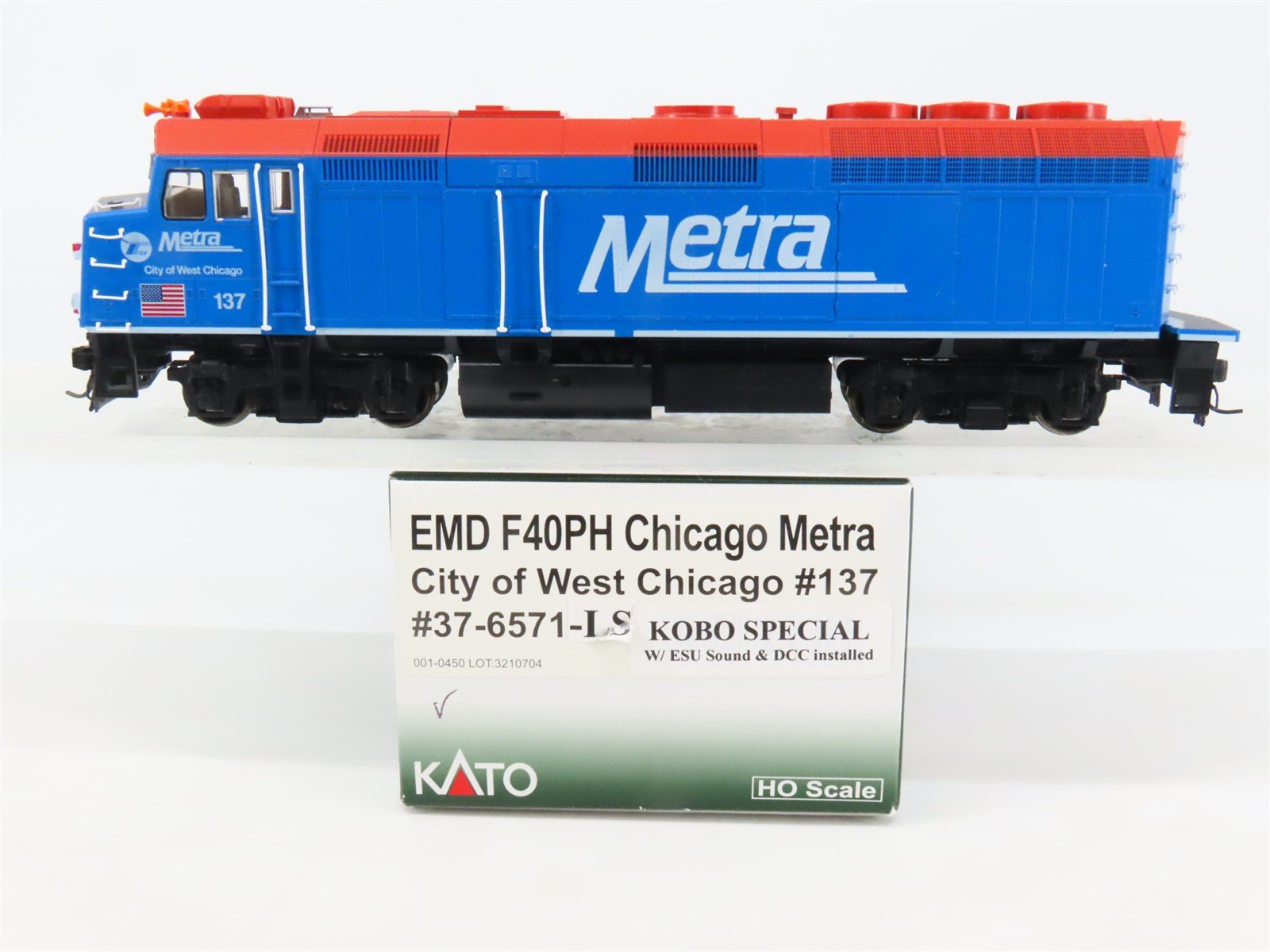 HO Scale Kato 37-571-LS Metra F40PH Diesel Locomotive #137 wDCC & Sound