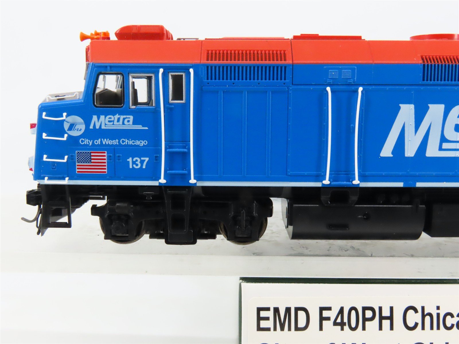 HO Scale Kato 37-571-LS Metra F40PH Diesel Locomotive #137 wDCC & Sound