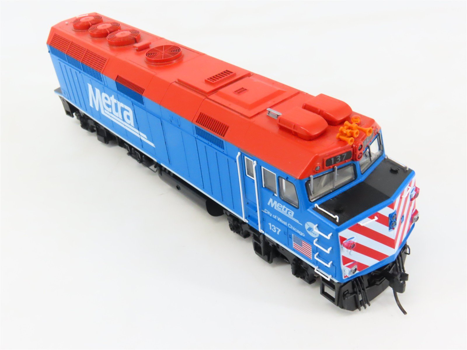 HO Scale Kato 37-571-LS Metra F40PH Diesel Locomotive #137 wDCC & Sound