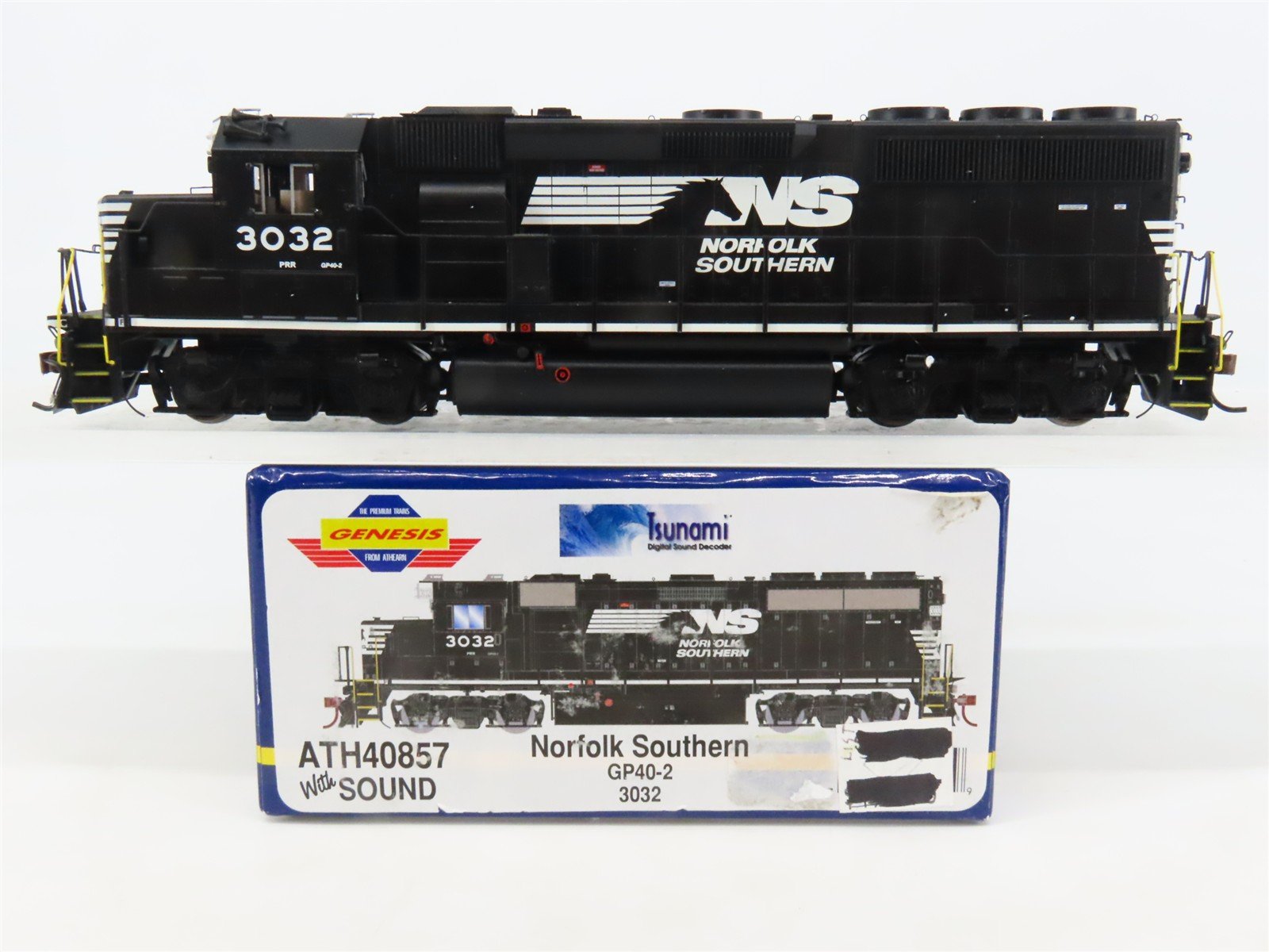 HO Scale Athearn Genesis ATH40857 NS Railway GP40-2 Diesel #3032 wDCC & Sound