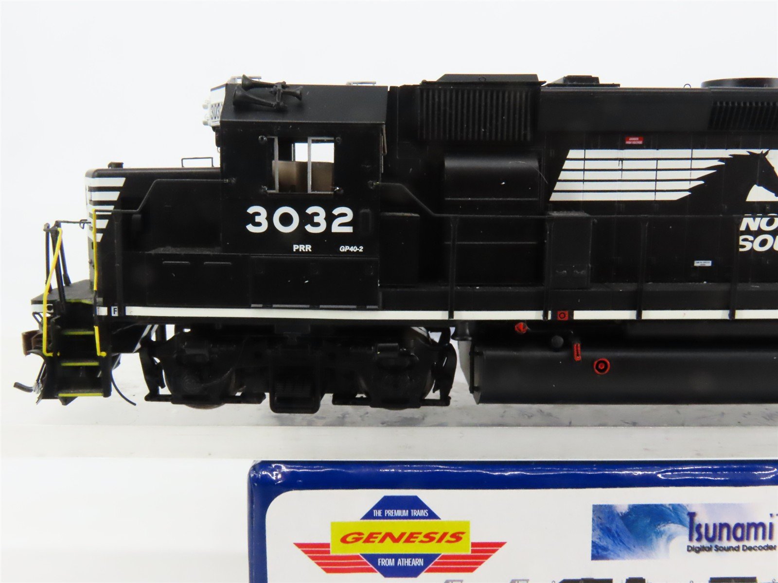 HO Scale Athearn Genesis ATH40857 NS Railway GP40-2 Diesel #3032 wDCC & Sound