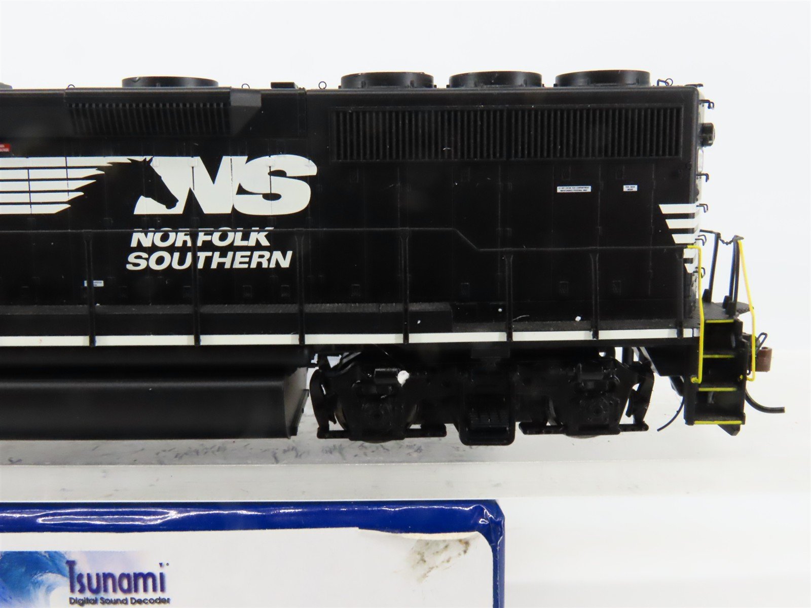HO Scale Athearn Genesis ATH40857 NS Railway GP40-2 Diesel #3032 wDCC & Sound