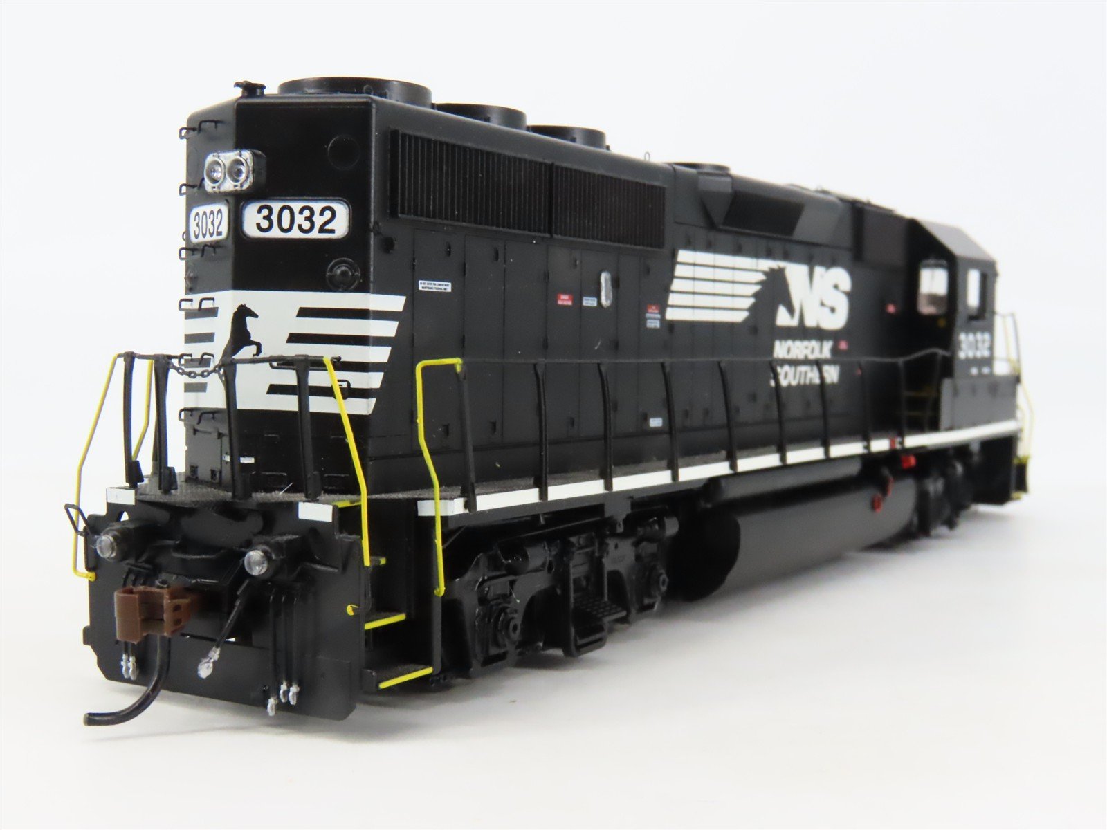 HO Scale Athearn Genesis ATH40857 NS Railway GP40-2 Diesel #3032 wDCC & Sound