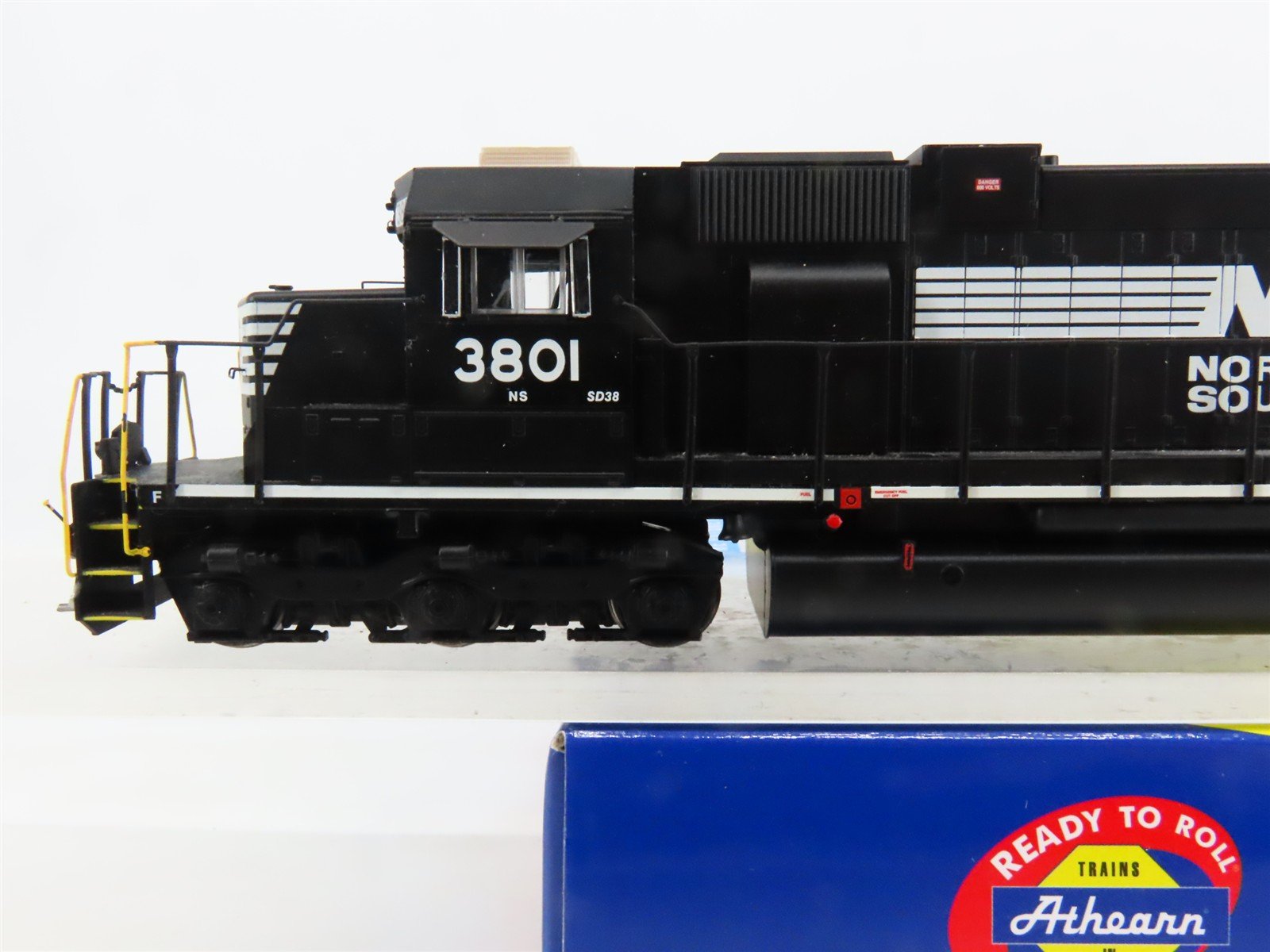 HO Athearn RTR ATH88585 NS Norfolk Southern SD38 Diesel Loco #3801 wDCC & Sound