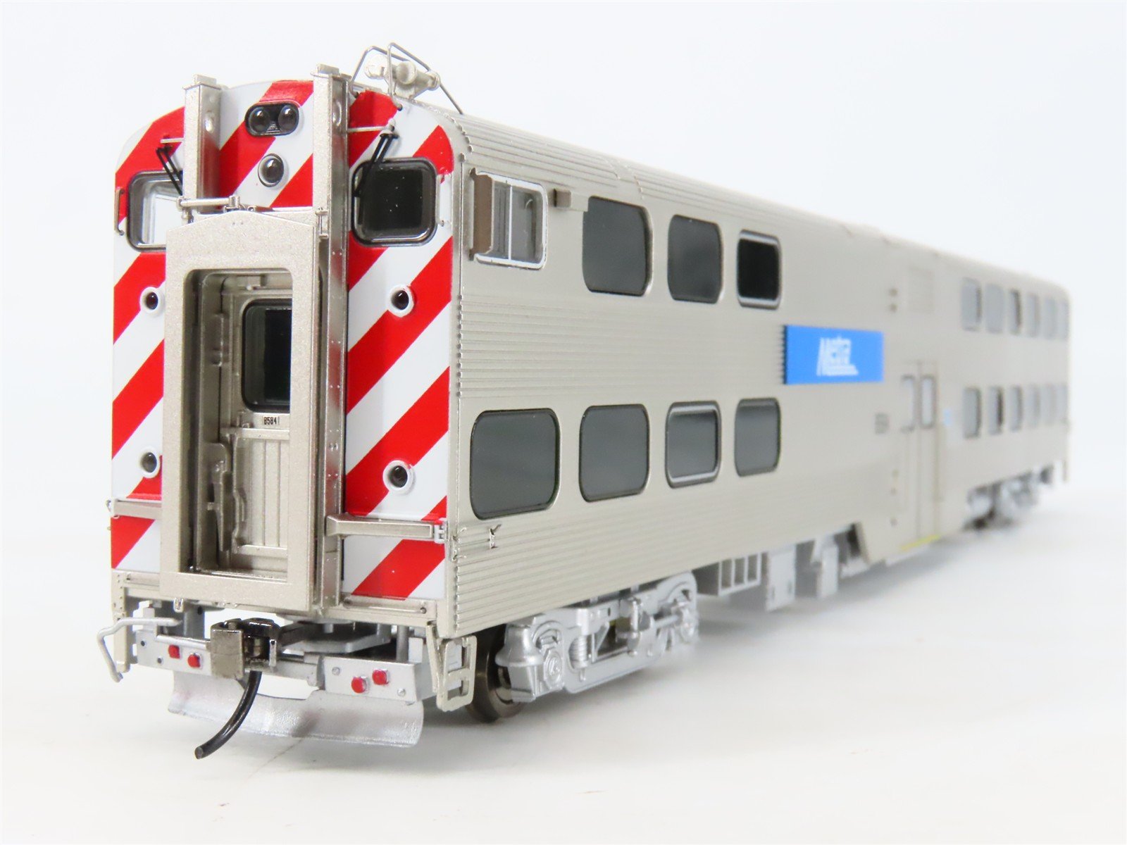 HO Scale Atlas 20007056 Metra 2 Trailer & 1 Cab Passenger Car Set