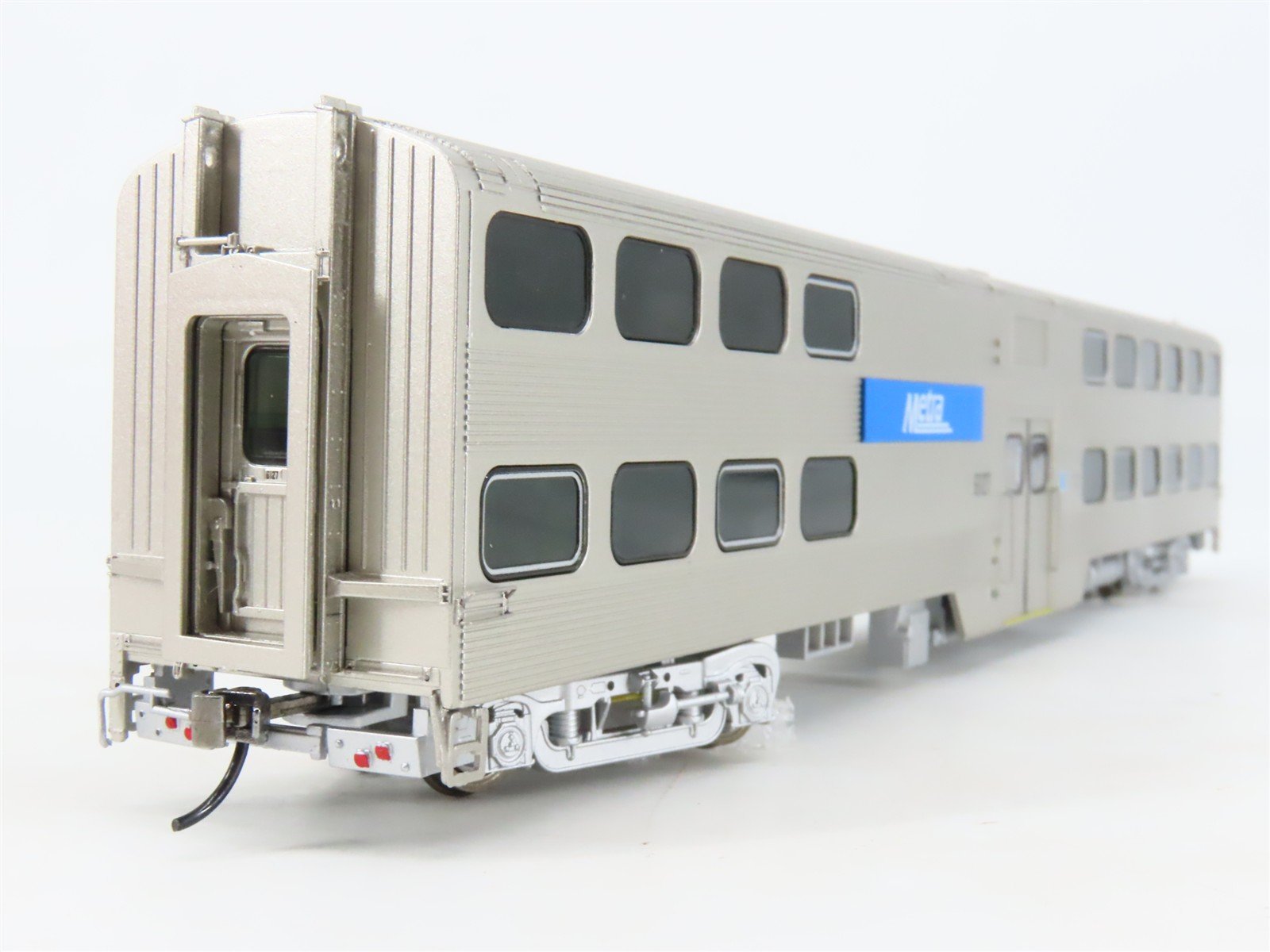 HO Scale Atlas 20007056 Metra 2 Trailer & 1 Cab Passenger Car Set