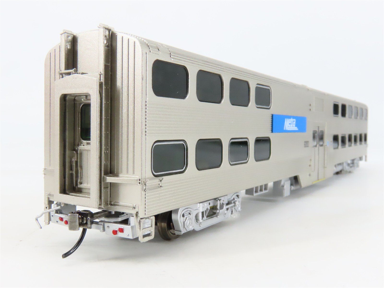 HO Scale Atlas 20007056 Metra 2 Trailer & 1 Cab Passenger Car Set