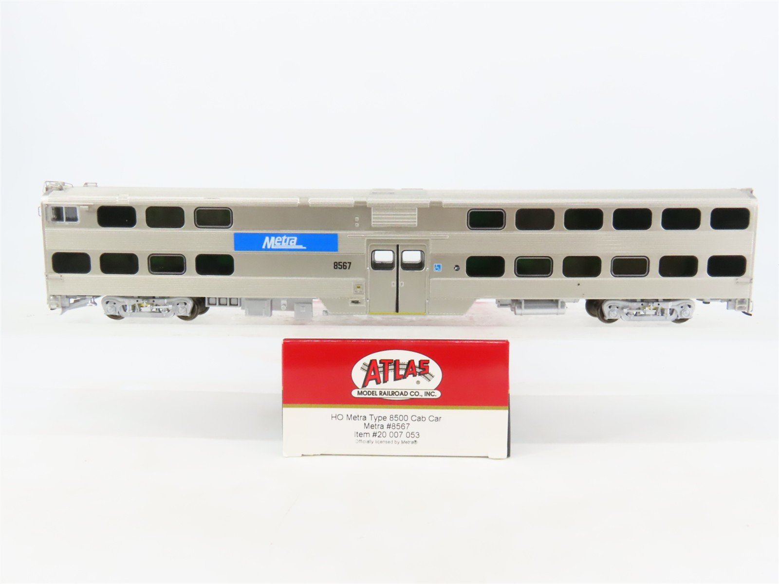 HO Scale Atlas 20007053 Metra Type 8500 Cab Passenger Car #8567