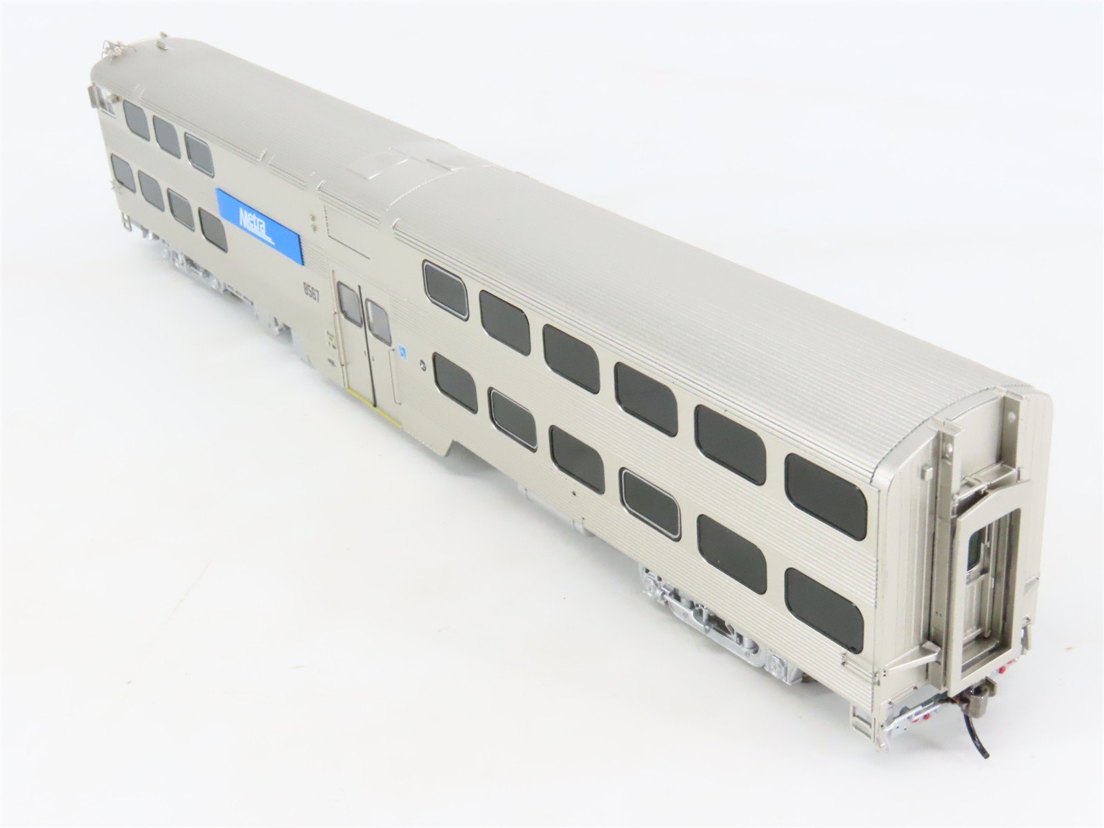 HO Scale Atlas 20007053 Metra Type 8500 Cab Passenger Car #8567