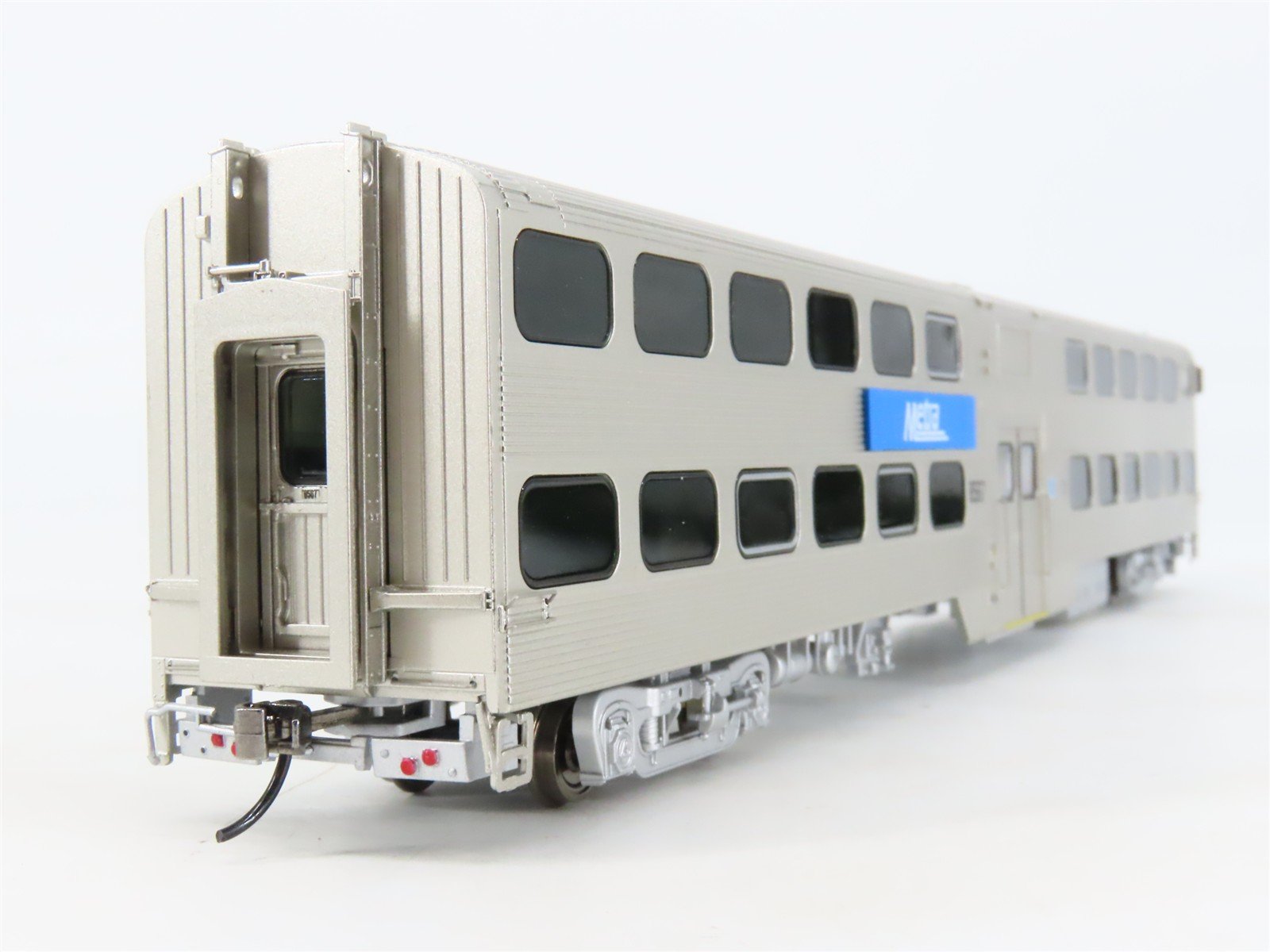 HO Scale Atlas 20007053 Metra Type 8500 Cab Passenger Car #8567