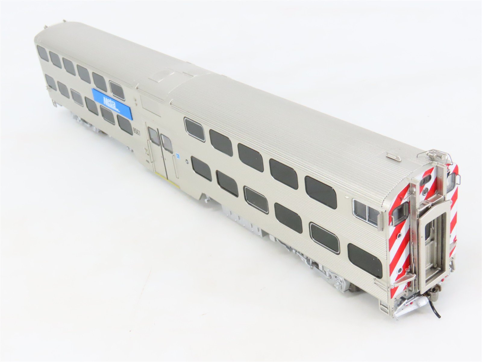 HO Scale Atlas 20007053 Metra Type 8500 Cab Passenger Car #8567
