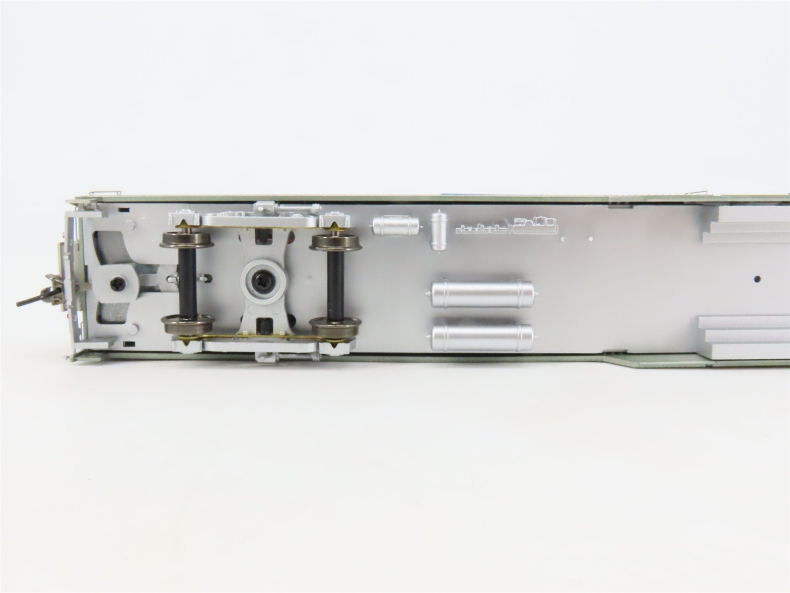 HO Scale Atlas 20007053 Metra Type 8500 Cab Passenger Car #8567