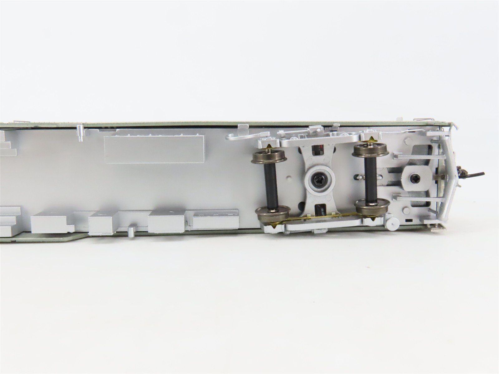 HO Scale Atlas 20007053 Metra Type 8500 Cab Passenger Car #8567