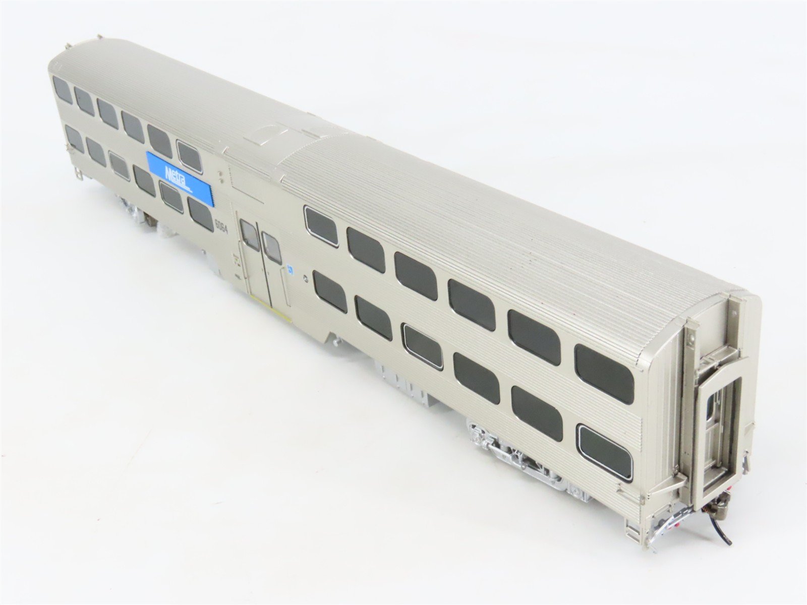 HO Scale Atlas 20007056-1 Metra Type 6000 Trailer Passenger Car #6064