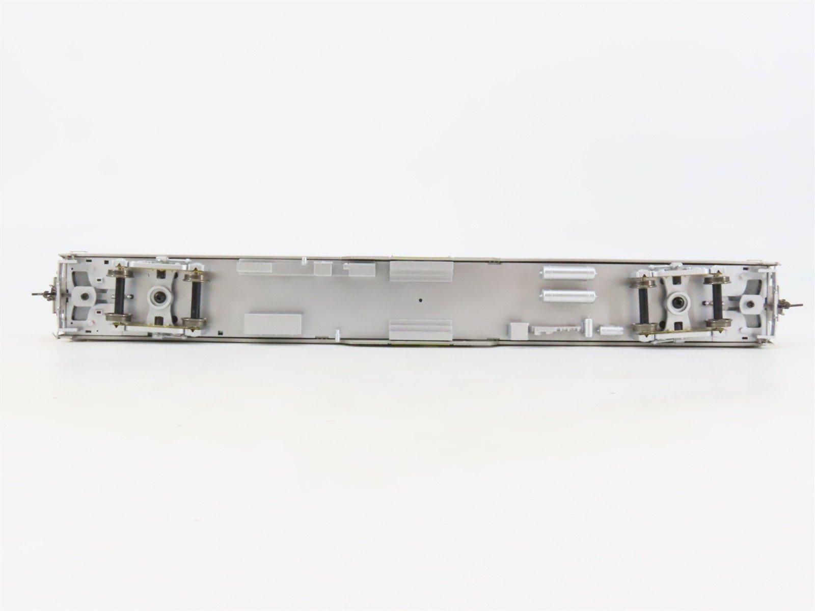 HO Scale Atlas 20007056-1 Metra Type 6000 Trailer Passenger Car #6064