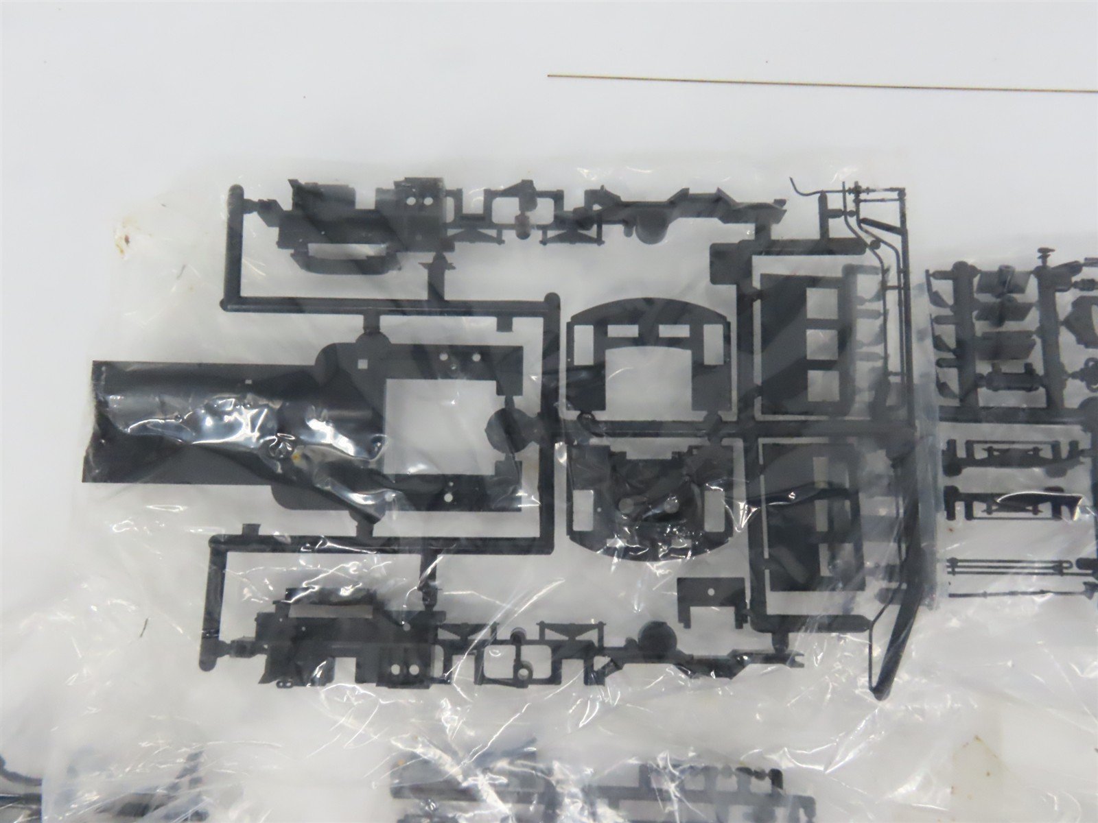 O Scale 2-Rail Rivarossi 7201 Undecorated 4-6-0 Steam Locomotive Kit UNPOWERED