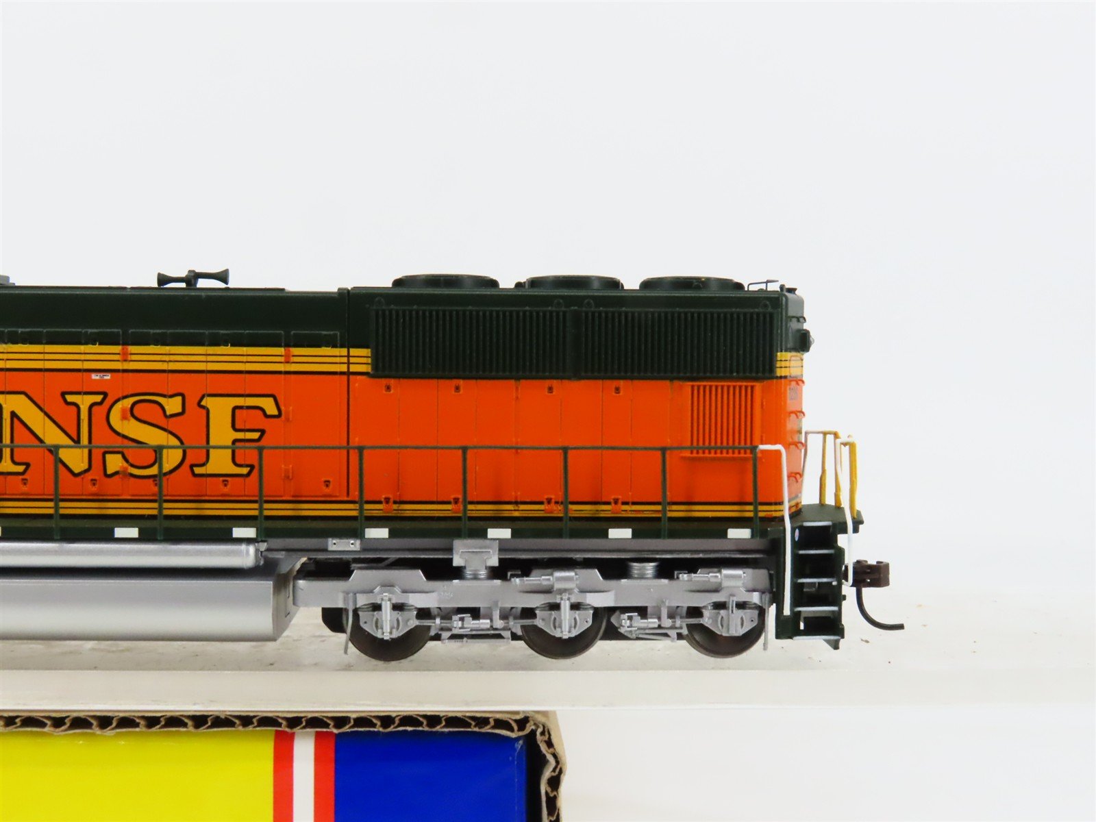 HO Scale Athearn Genesis G6175 BNSF Railway Heritage SD75M Diesel #8236