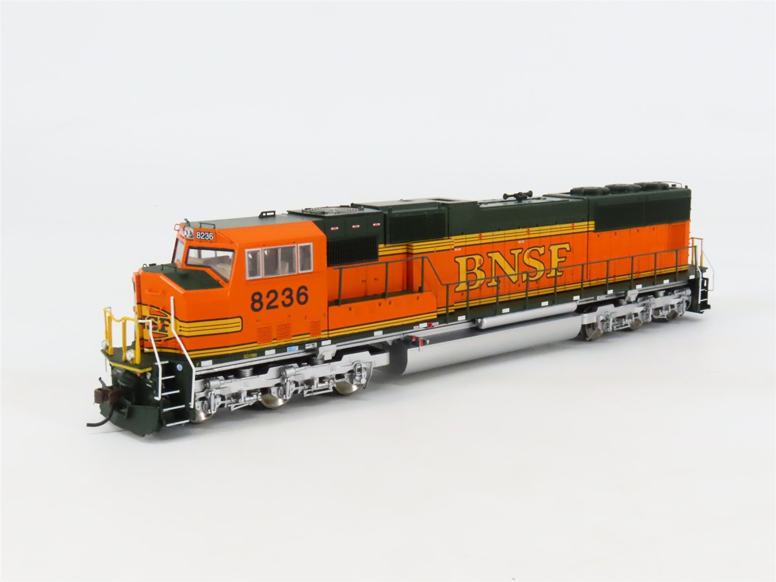 HO Scale Athearn Genesis G6175 BNSF Railway Heritage SD75M Diesel #8236