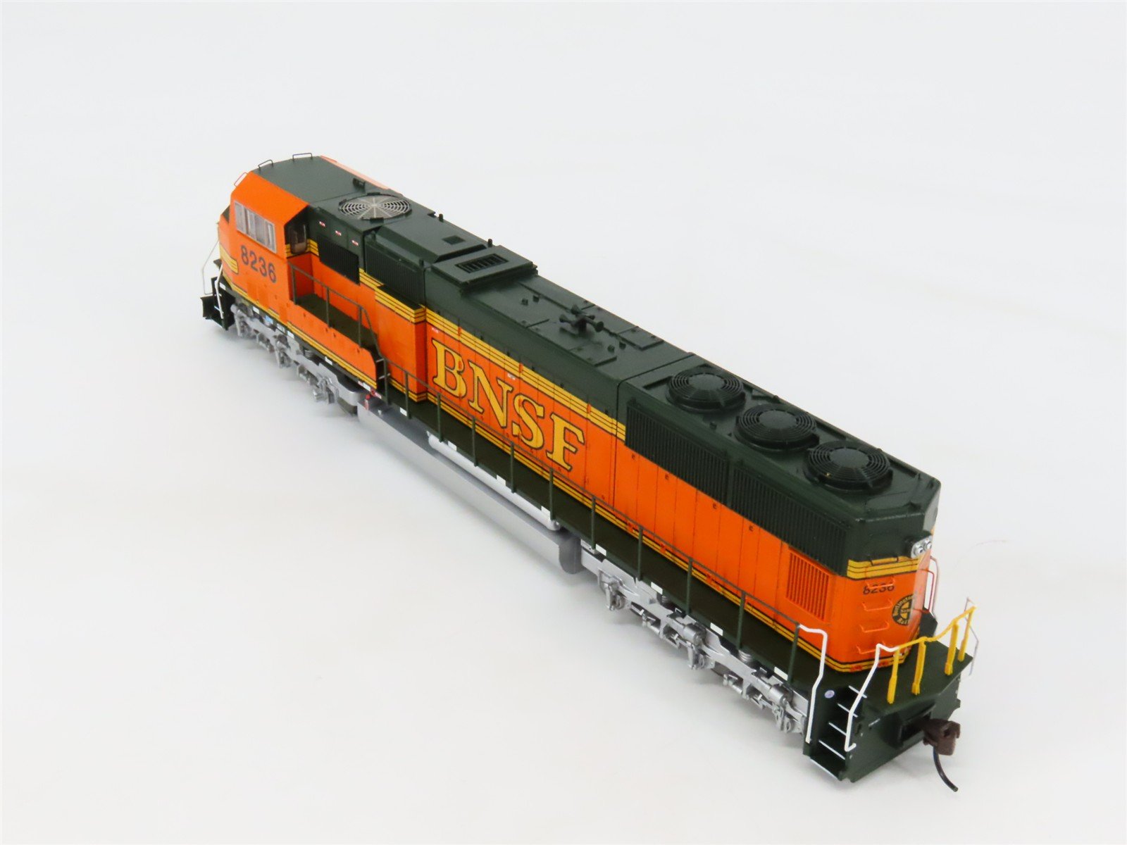 HO Scale Athearn Genesis G6175 BNSF Railway Heritage SD75M Diesel #8236