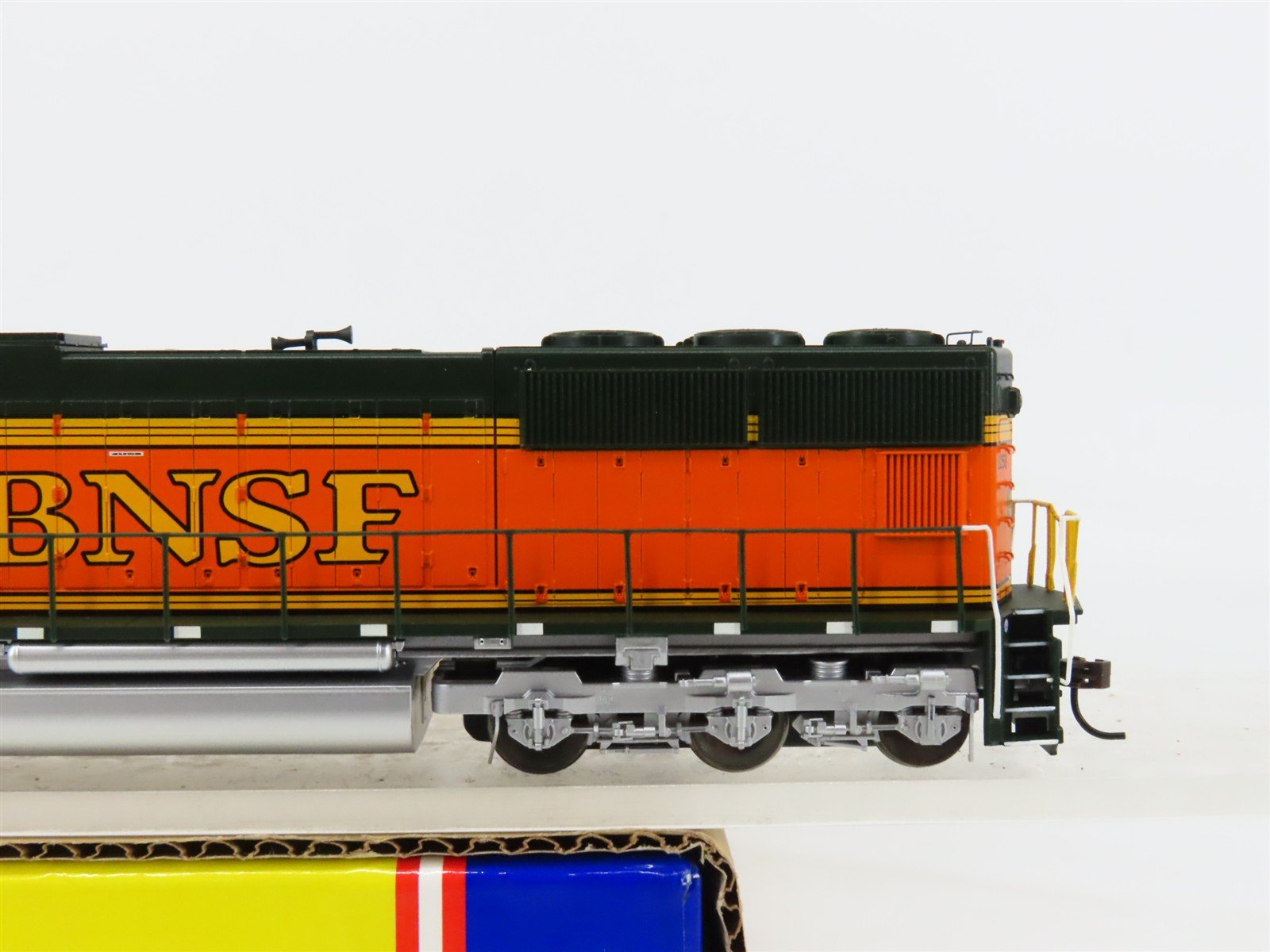 HO Scale Athearn Genesis G6176 BNSF Railway Heritage SD75M Diesel #8258