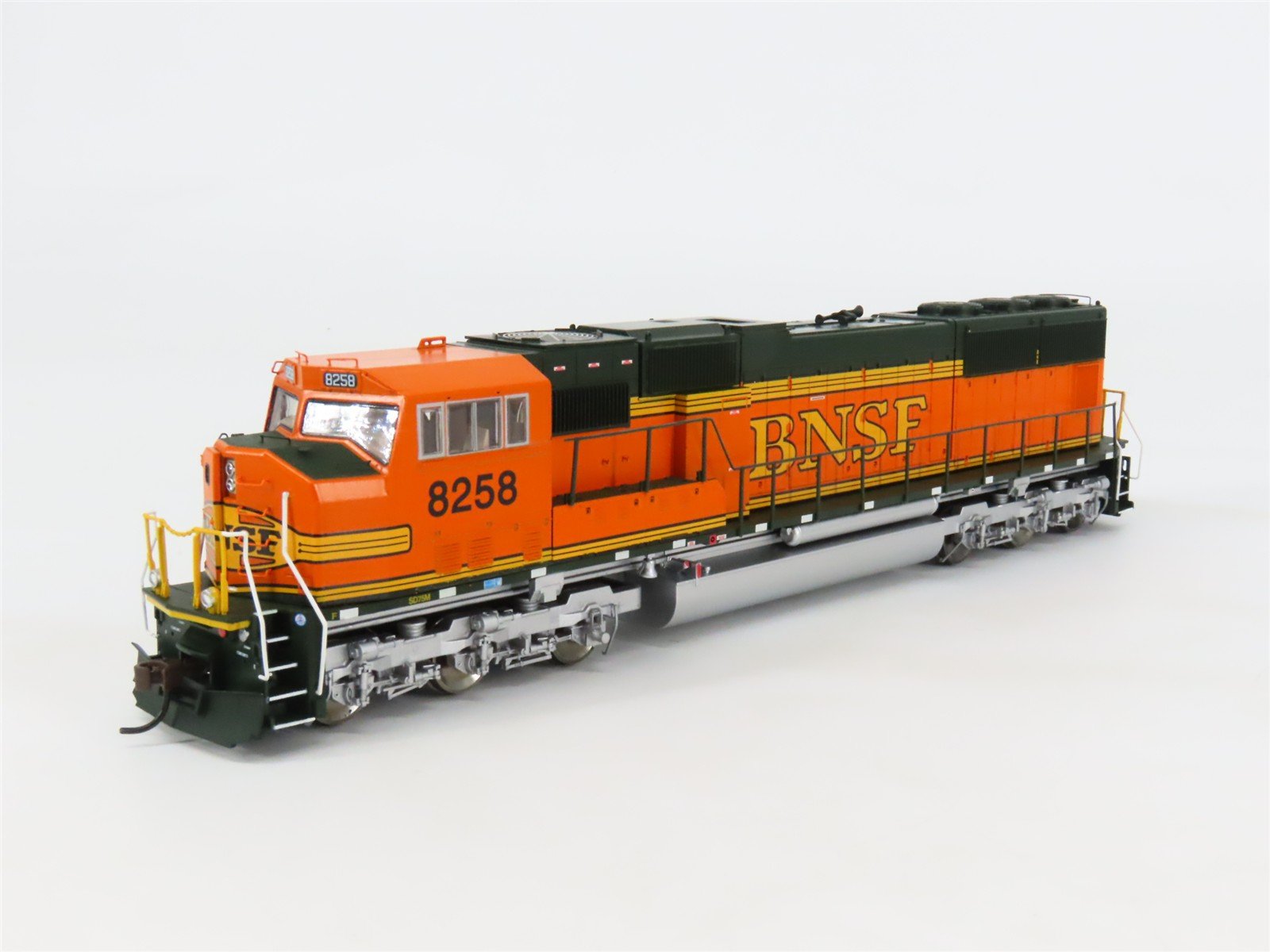 HO Scale Athearn Genesis G6176 BNSF Railway Heritage SD75M Diesel #8258